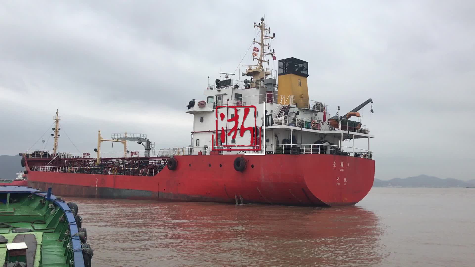 探访海上"流动加油站"