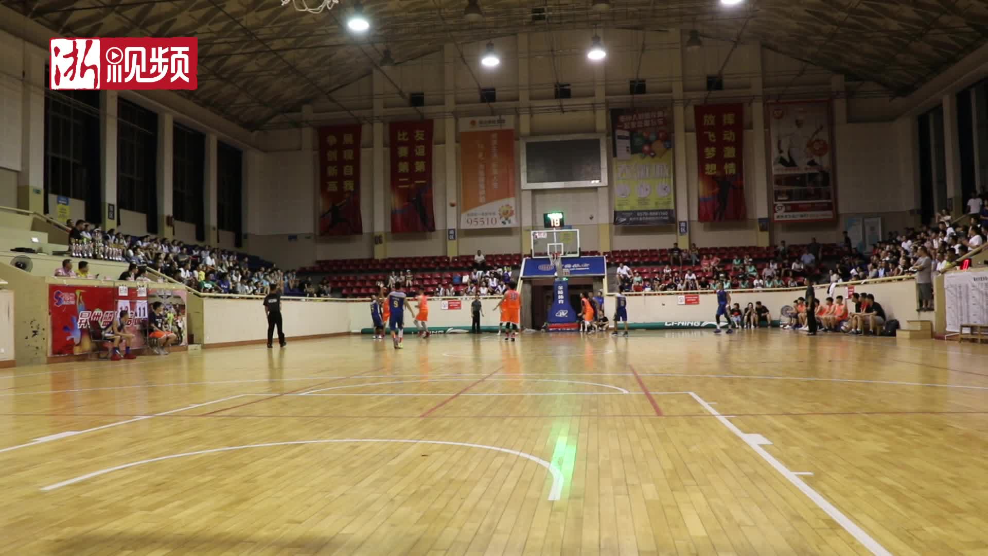 衢州学院篮球场图片